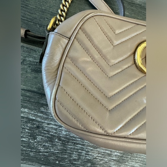 Gucci GG Marmont Camera Calfskin
Crossbody Chain Shoulder Bag - Picture 4 of 7
